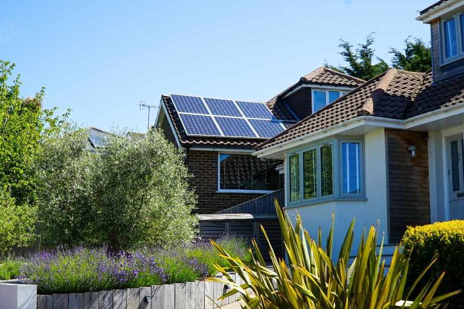 Best Solar Panel Kit for Home Use in 2025:  Luan Solar’s SUN-PV Energy Storage & Charging System
