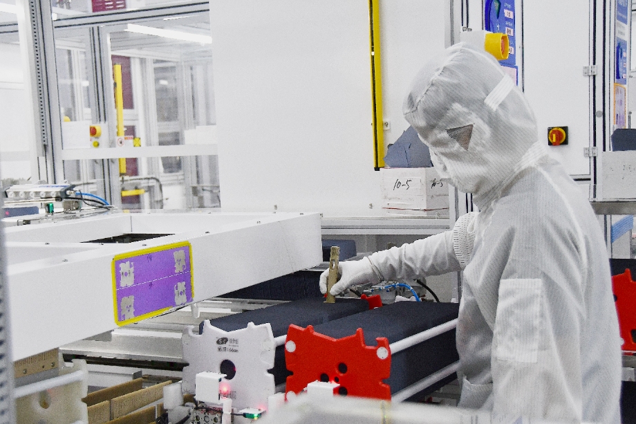 Luan staff inspect solar panels