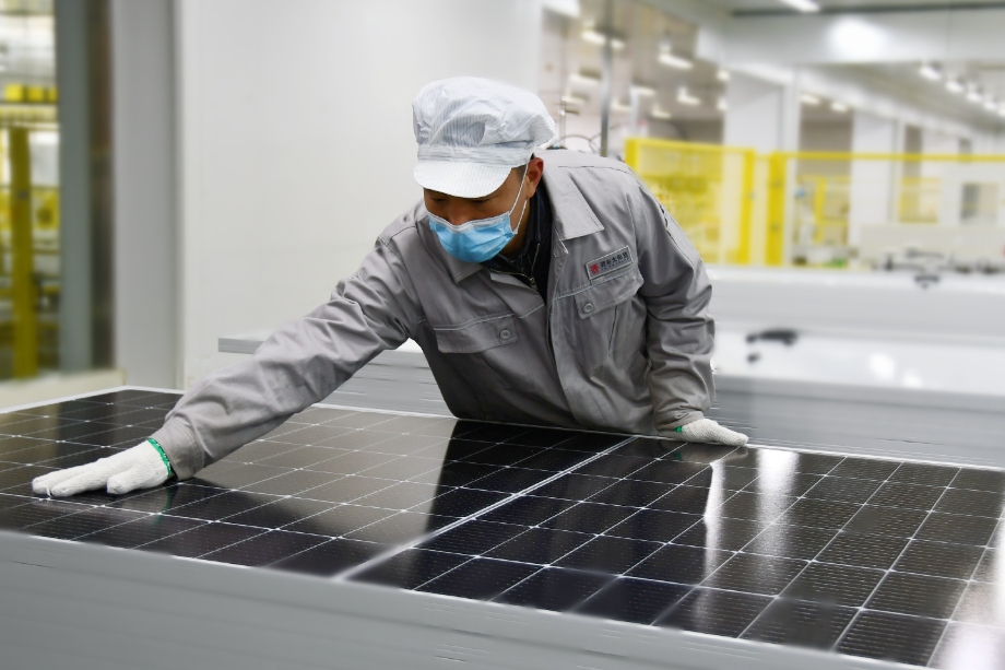 Luan Workers inspecting solar panels